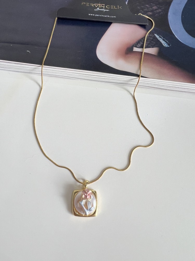 Pervin Çelik Vintage  Çiçek Detaylı  Çelik Kolye