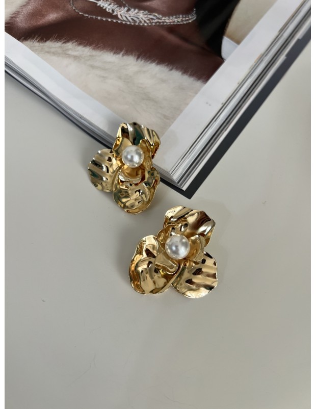 Premium Kalite Gold Beyaz İnci Detaylı Çiçek Küpe