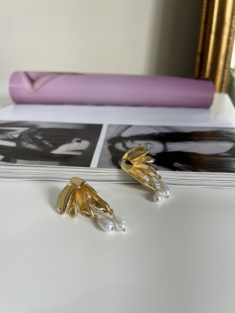 Pervin Çelik Gold İnci Yaprak Detaylı Küpe
