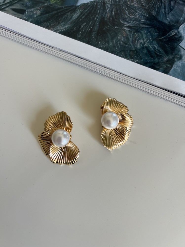 Premium Kalite Gold İnci Detaylı Küpe