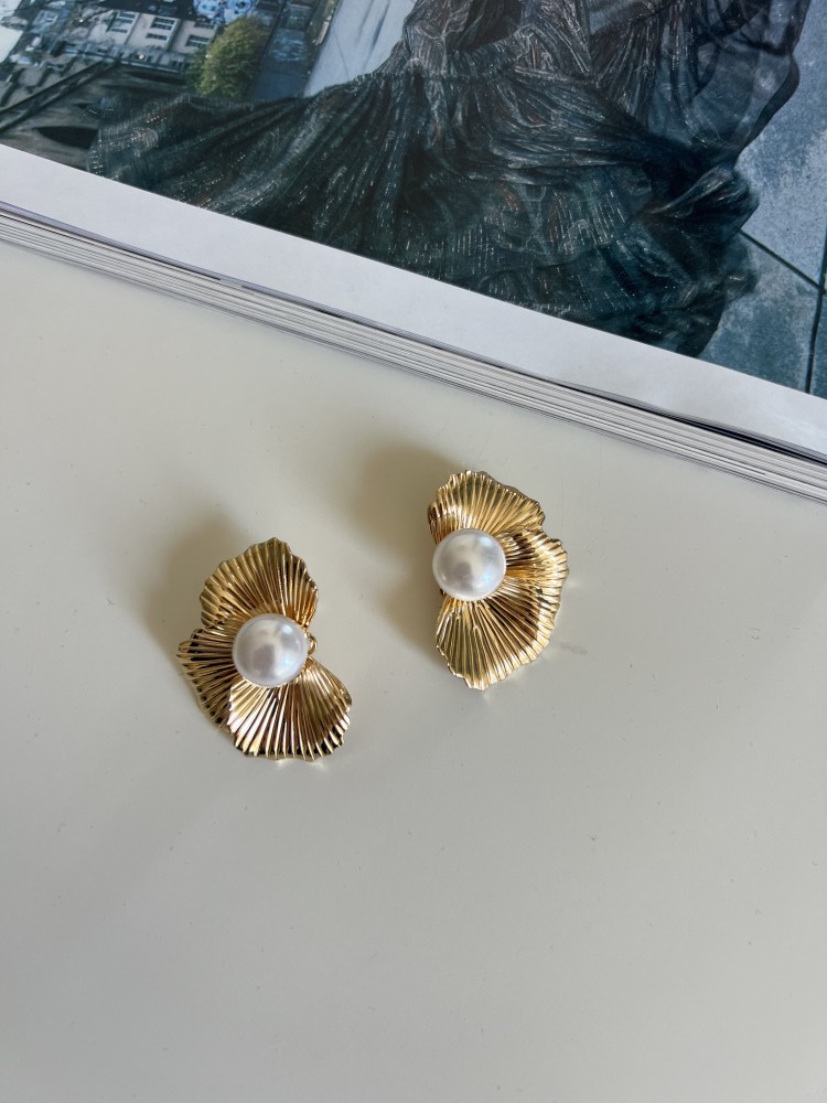 Premium Kalite Gold İnci Detaylı Küpe