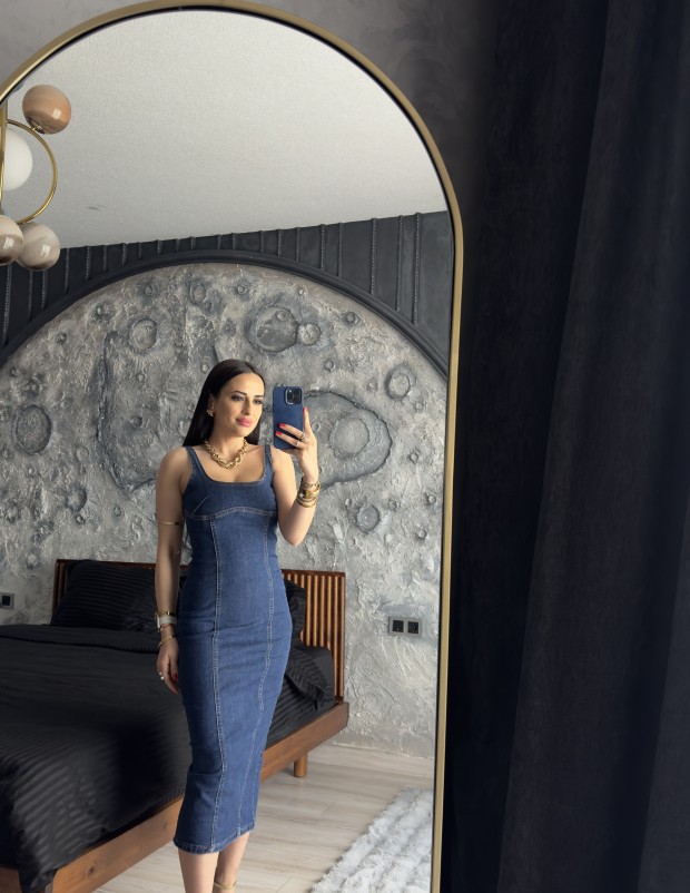 Pervin Çelik Kadın Premium Kalite Mavi Askılı Yırtmaç Detaylı Likralı Jean Elbise