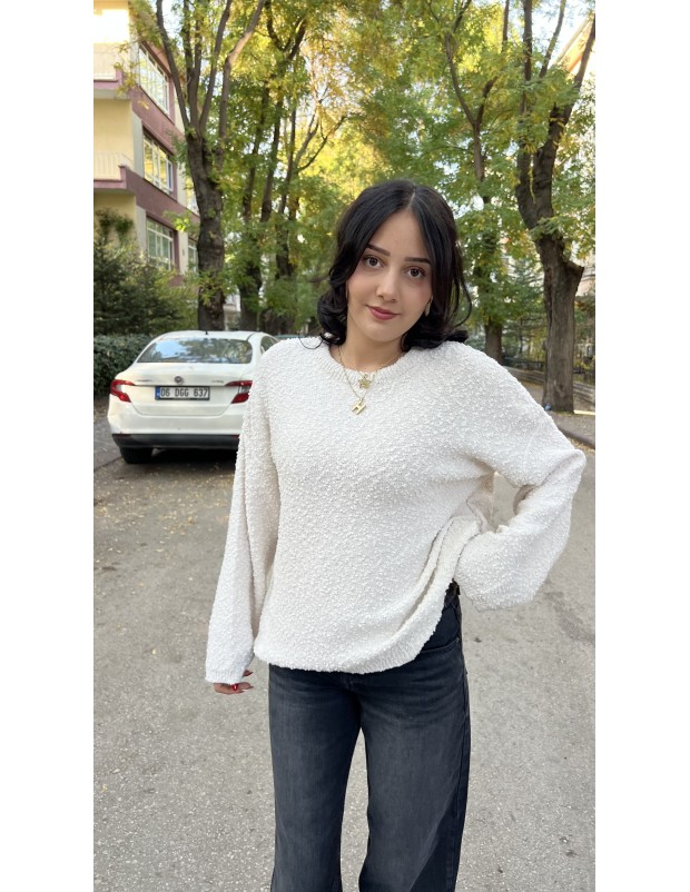 Beyaz Bisiklet Yaka Salaş Triko Kazak