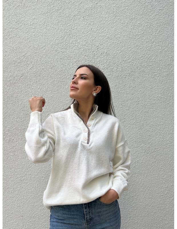 Beyaz Yaka Düğme Detaylı Triko Kazak