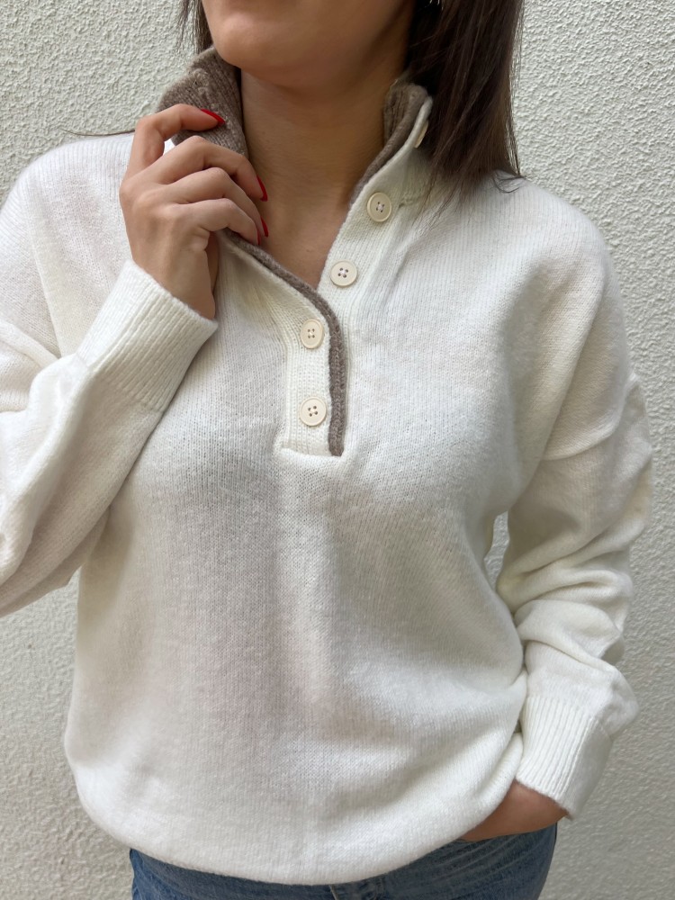 Beyaz Yaka Düğme Detaylı Triko Kazak