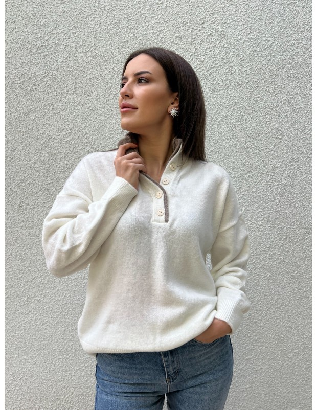 Beyaz Yaka Düğme Detaylı Triko Kazak