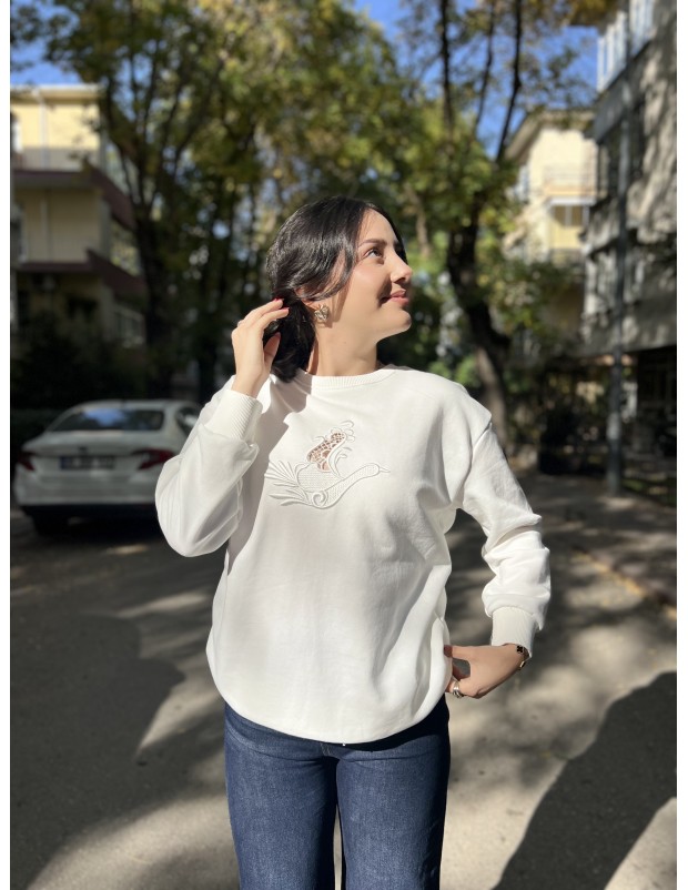 Beyaz Orijinal Marka Nakış Kuş Detaylı Sweatshirt