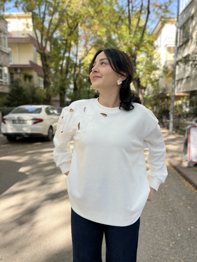 Beyaz Orijinal Marka Nakış Detaylı Sweatshirt