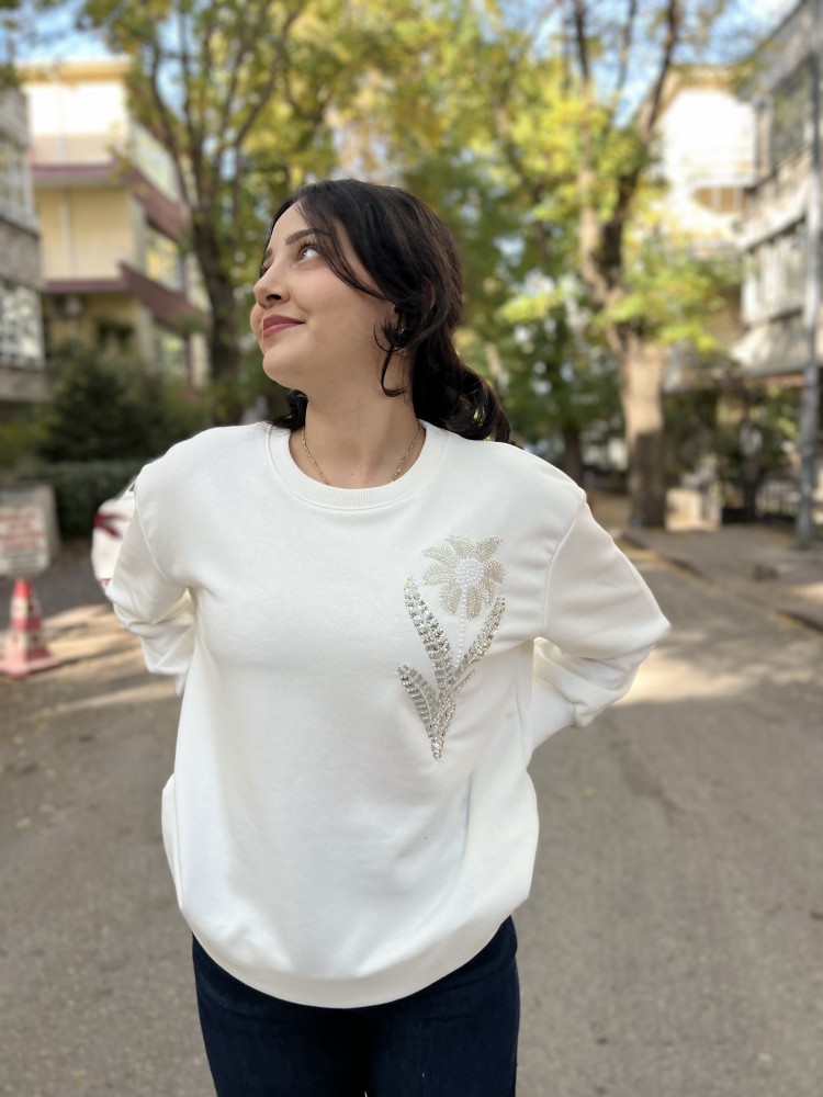 Beyaz Orijinal Marka Bisiklet Yaka Çiçek Taş Detaylı Sweatshirt