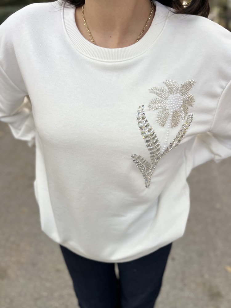 Beyaz Orijinal Marka Bisiklet Yaka Çiçek Taş Detaylı Sweatshirt